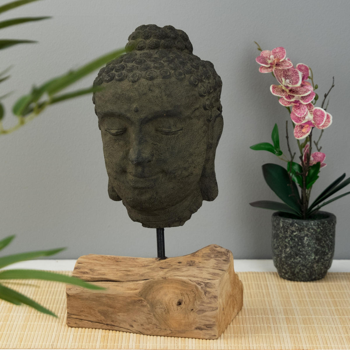 SKULPTUR Buddha Beton, auf Wurzelholzsockel grau-braun - Grau, Holz (25/45/18cm) - CREEDWOOD