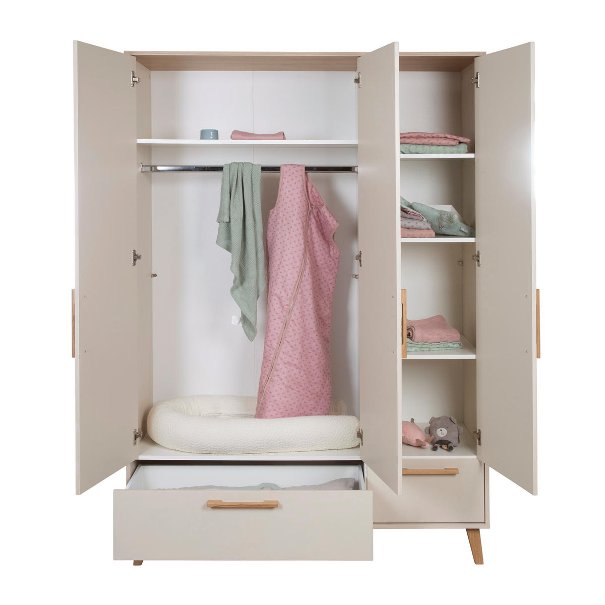 KLEIDERSCHRANK 3-türig Jil - Kastanienfarben/Kaschmir, Holz/Holzwerkstoff (138/200/55cm) - Roba