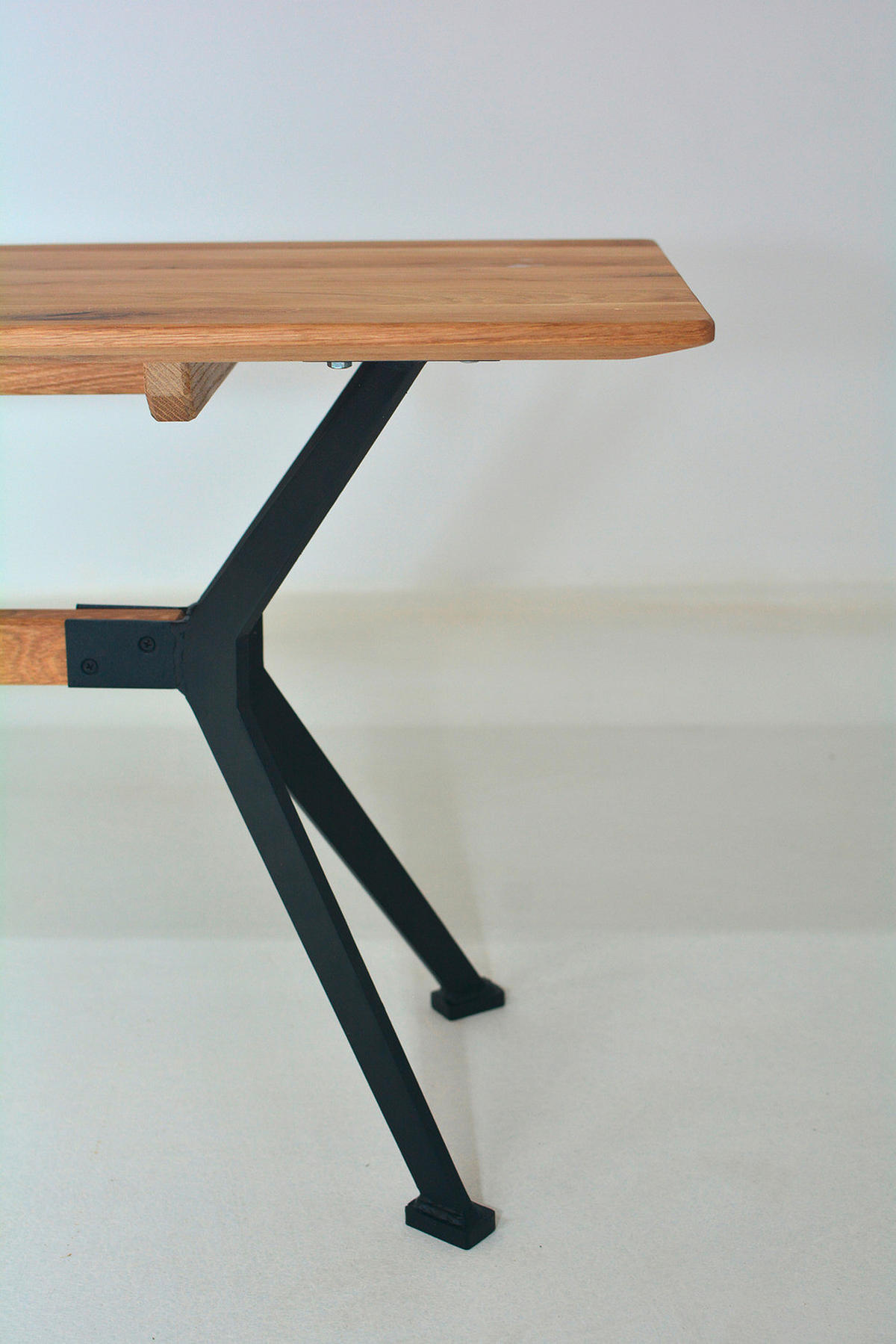 MASSIVE SITZBANK - Eiche massiv / Stahl - Eichefarben/Schwarz, Holz/Metall (160/45/35cm) - home24