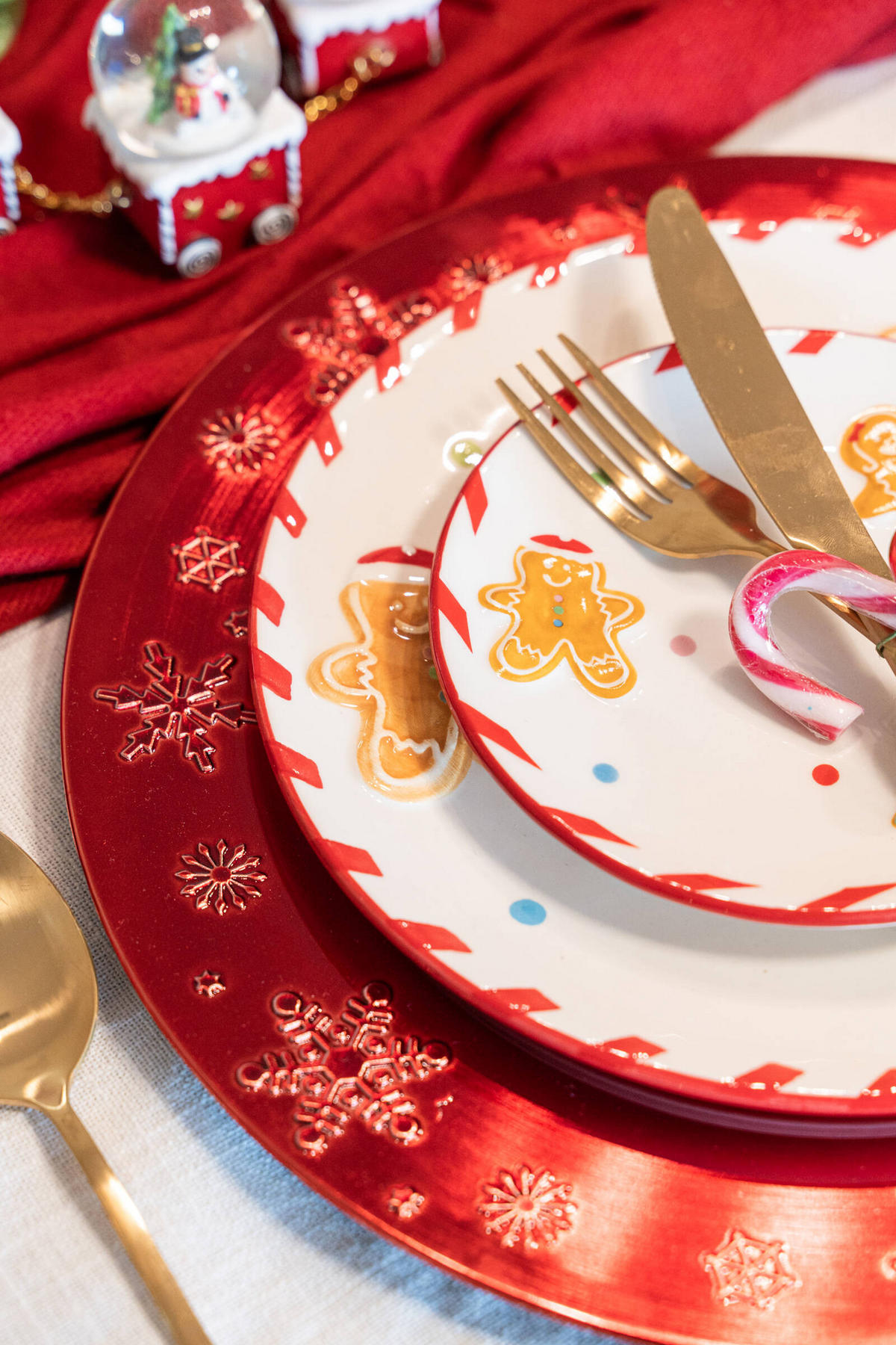 WEIHNACHTSTELLER Gingerbread 16 cm - Weiß, Keramik (16.5/2.1/16.5cm) - Home Styling Collection