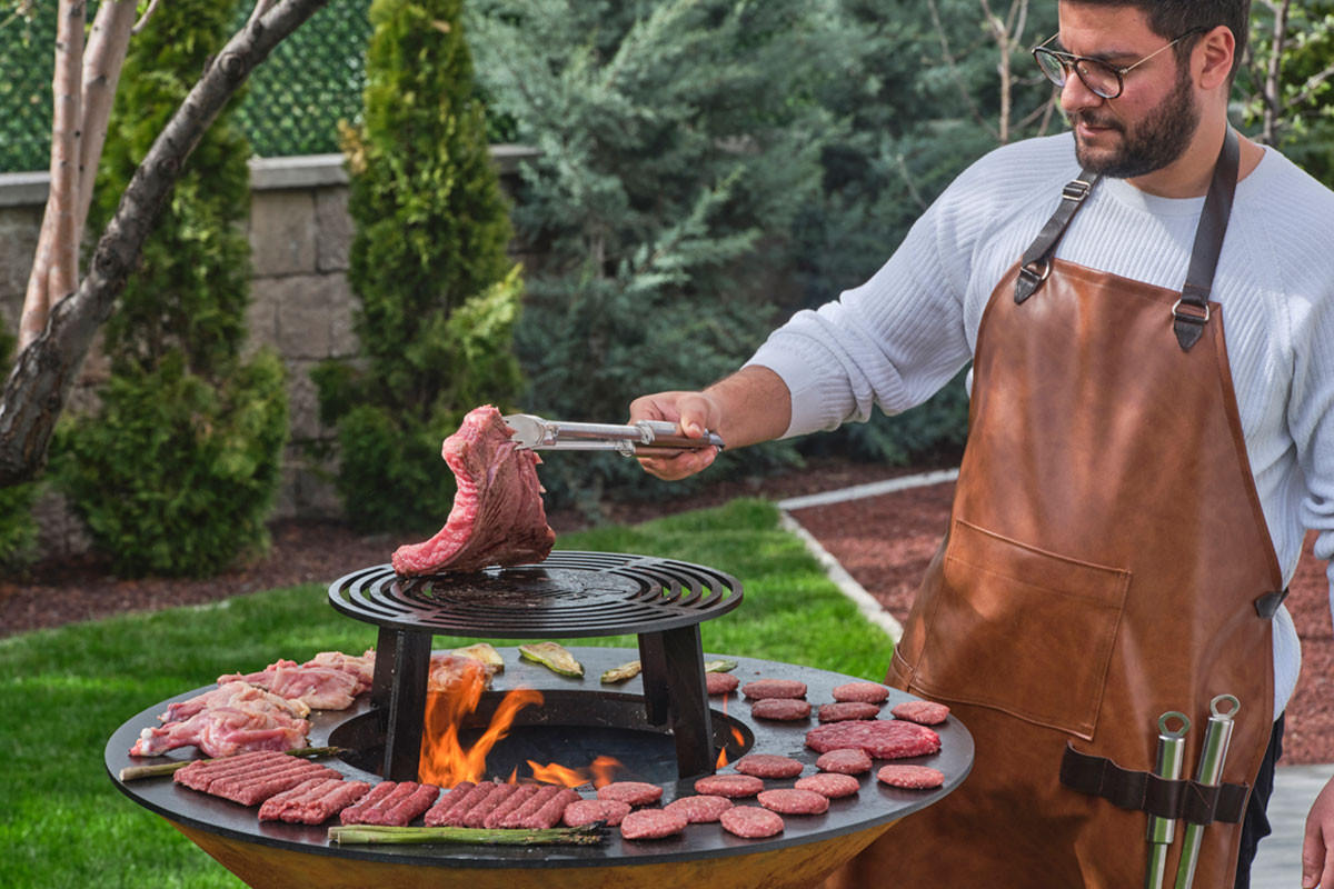 FEUERSCHALE mit Grillring FUEGO Corten Ø 85 cm Grillfläche 105 kg aus Cortenstahl - Kupferfarben, Metall (60/114.5/78.5cm) - The Favilla