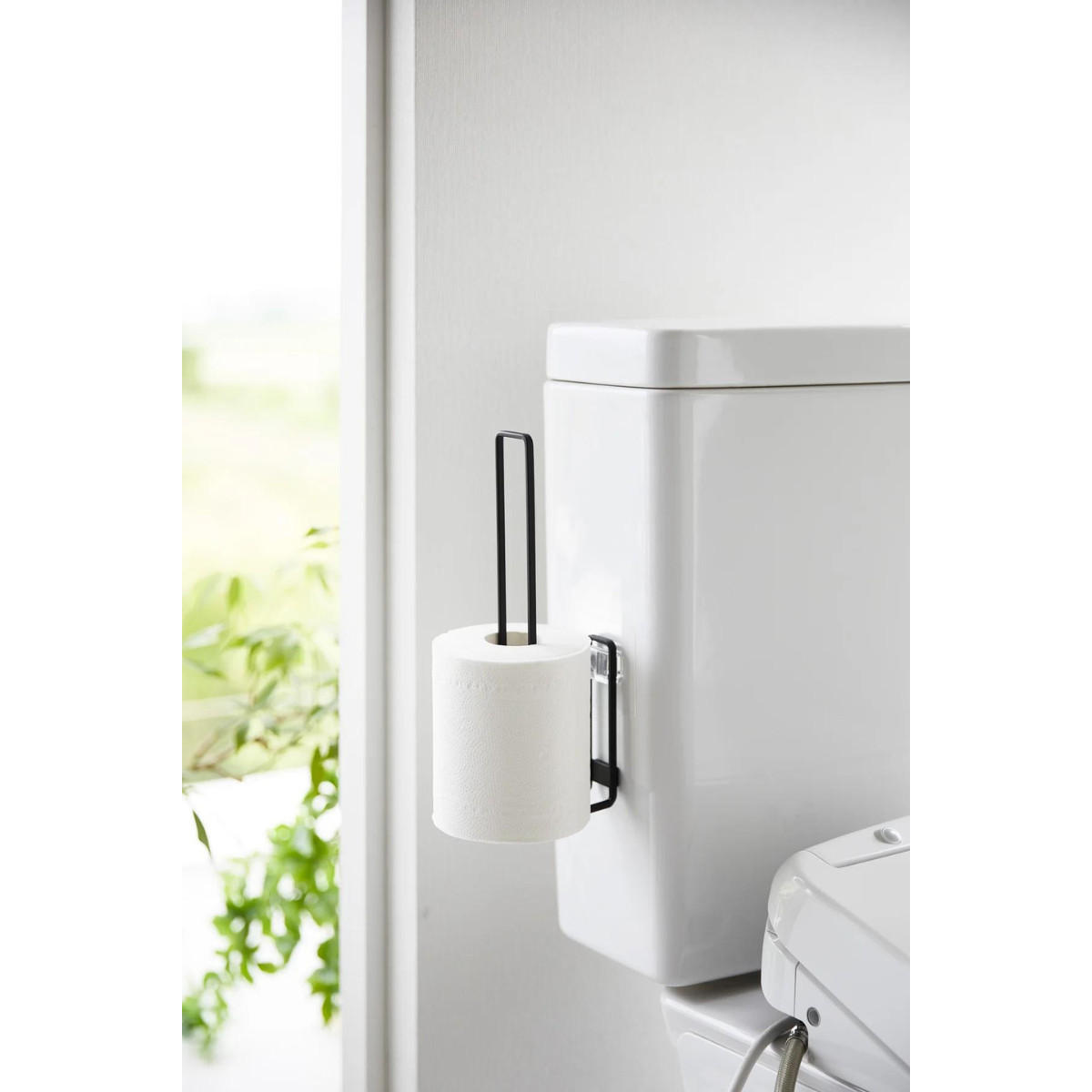 TOILETTENPAPIERHALTER mit Saugnapf – H25 cm - Schwarz, Kunststoff (7.7/25/12cm) - Yamazaki