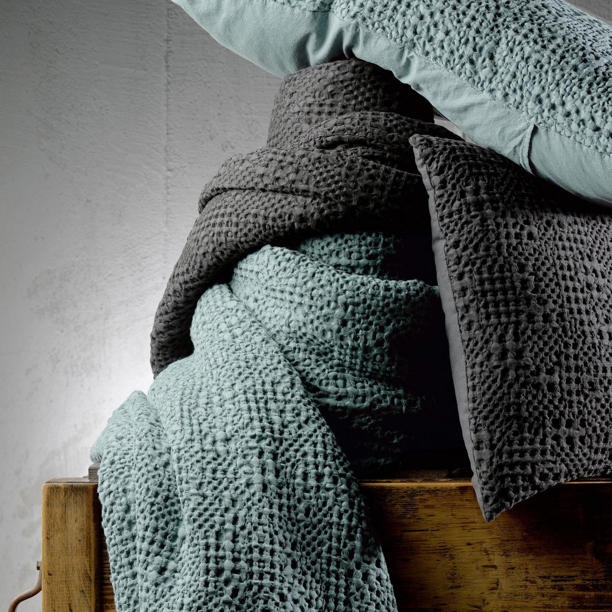 BETTÜBERWURF Tana graugrün 260 x 260 cm - Grün, Textil (260/260cm) - Vivaraise