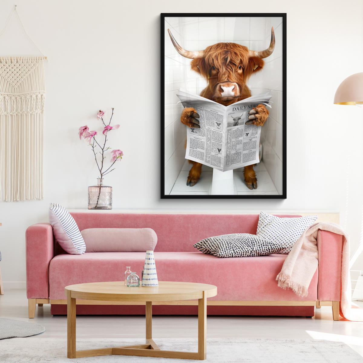 GERAHMTES BILD Schottisches Hochlandrind - Tier - Zeitung - Toilette 80x120 cm - Kastanienfarben, Papier (80/120cm) - MuchoWow