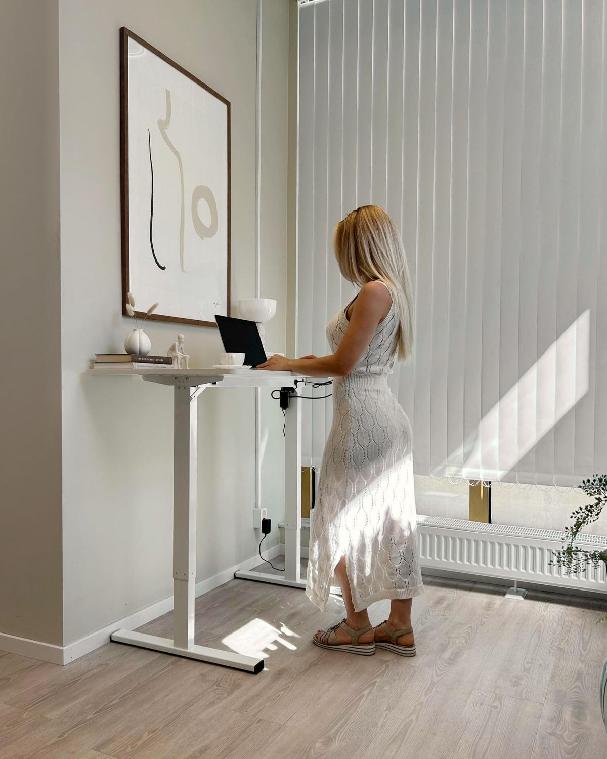 SCHREIBTISCH elektrisch höhenverstellbar 120/60 cm Weiß Tavares - Weiß, Holzwerkstoff/Metall (60/120/75cm) - Beliani