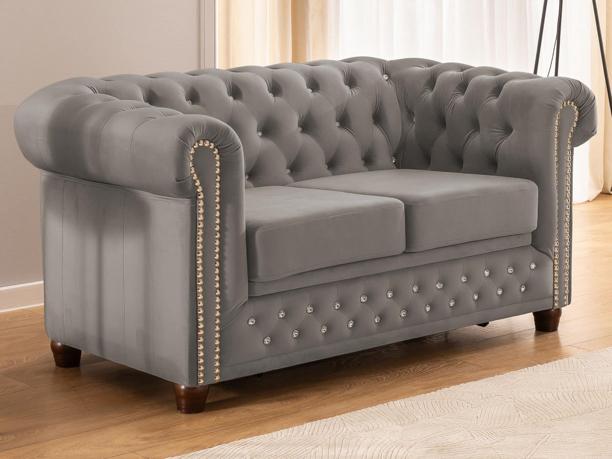 CHESTERFIELD-SOFA 2-Sitzer mit Schlaffunktion Cleo Blink Grau Samt mit Kristallsteppung und braunen Massivholzfüßen - Braun/Grau, Holz/Textil (148/72/86cm) - S-Style Möbel