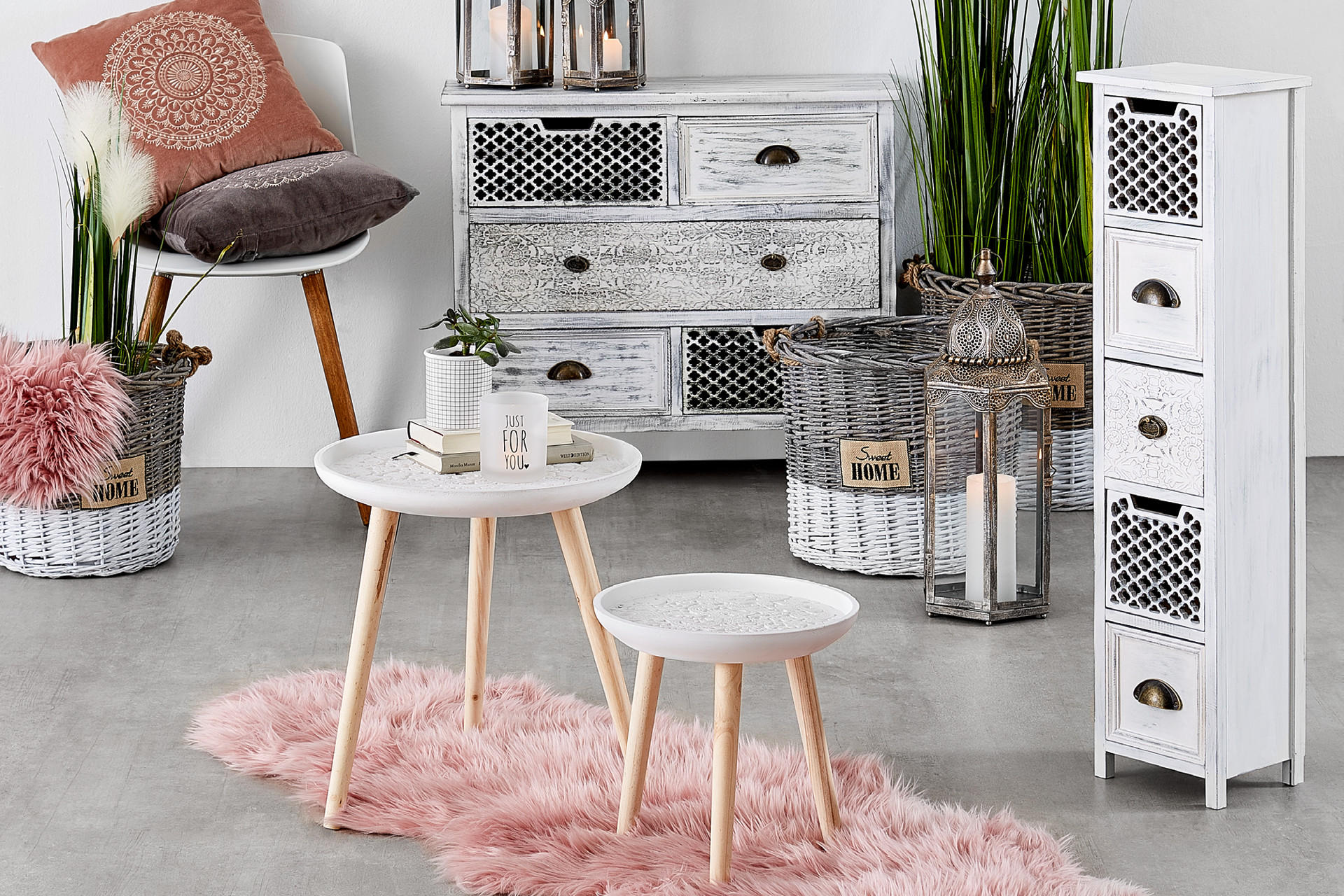 Sada odkládacích stolků a komody ve stylu patchwork