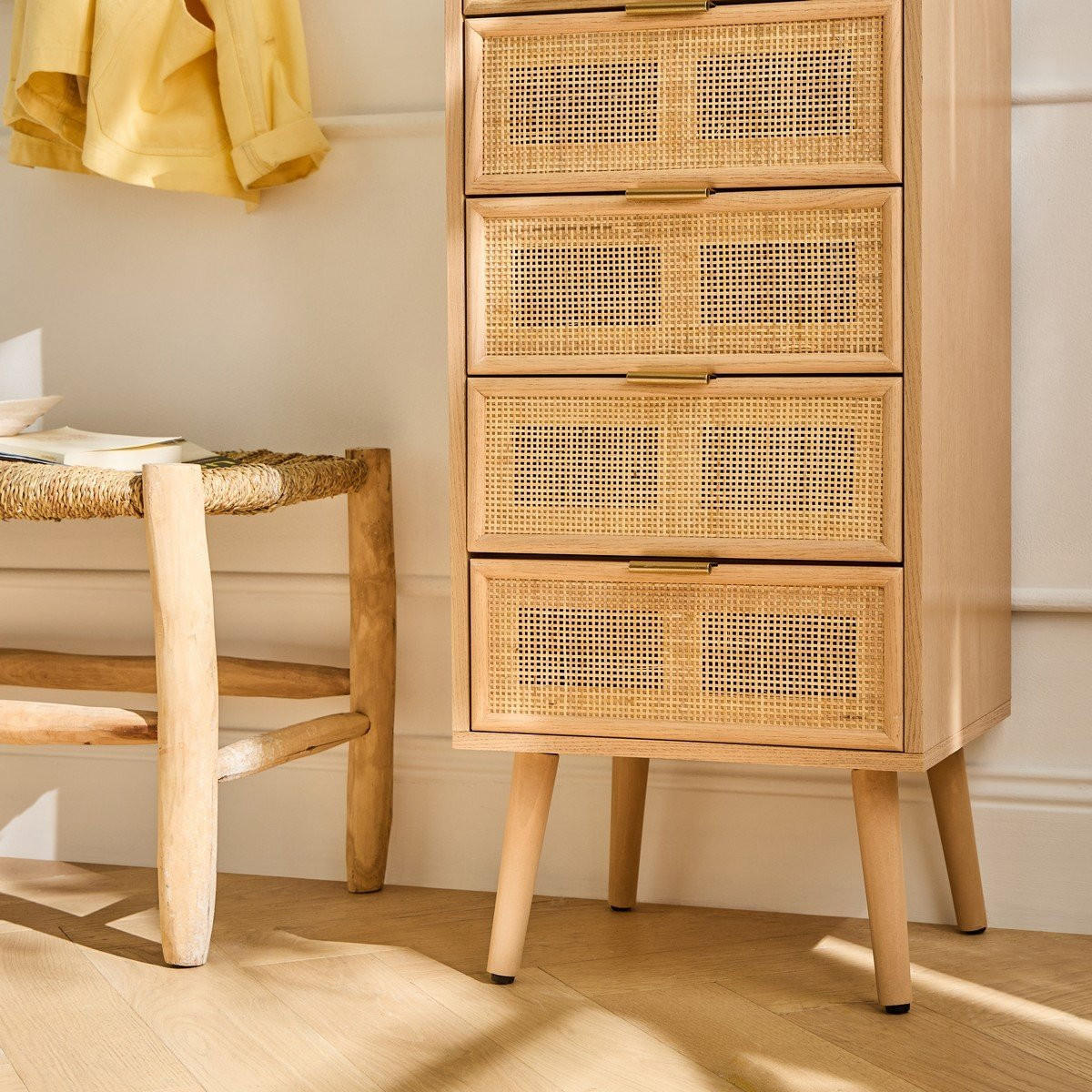 KOMMODE mit 5 Schubladen und Fronten aus natürlichem Rattan - H100,5 cm - Apfelbaumfarben, Holzwerkstoff (42/100.5/36.5cm) - Calicosy