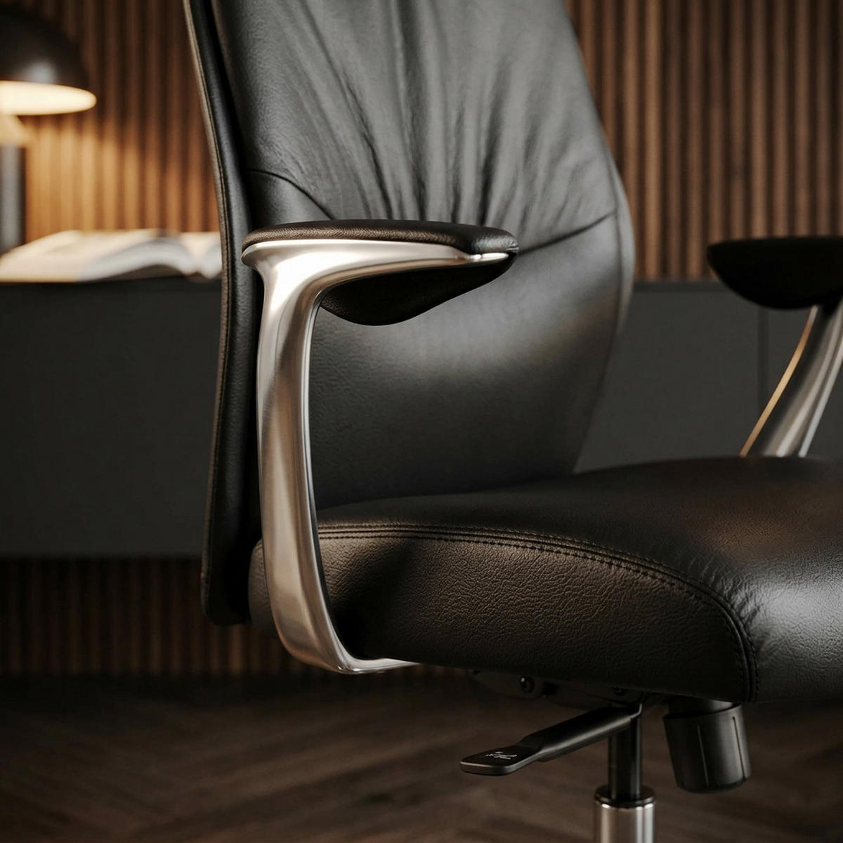 CHEFSESSEL Echtleder mit 3-Stufen-Synchronmechanik und Aluminiumfußkreuz TEMZA, Schwarz 67x58x125 cm - Silberfarben/Schwarz, Leder/Metall (67/125/58cm) - KADIMA DESIGN