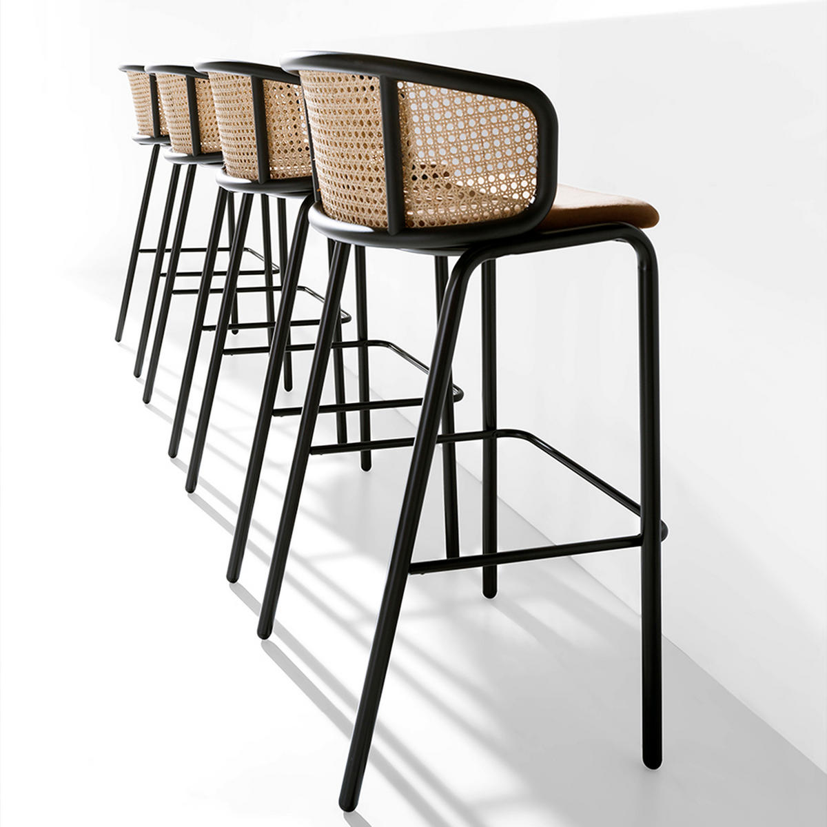 HOCKER aus braunem Samt und Rattan , Braun Schwarz 51/50/95 cm - Schwarz/Braun, Textil (51/95/50cm) - ANGEL CERDA