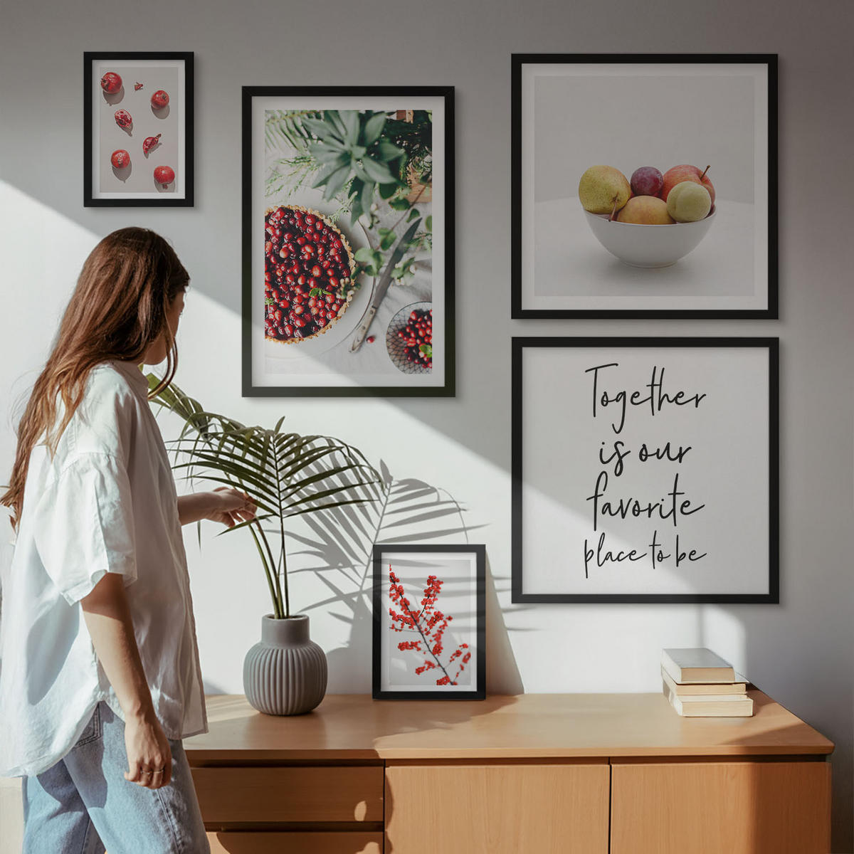 BILDER SET 5er Set - 50x50 cm & 20x30 cm & 40x60 cm Schwarzer Rahmen - Minimalismus der roten Früchte von Pflanzen - Schwarz, Kunststoff (40/60cm) - TULUP