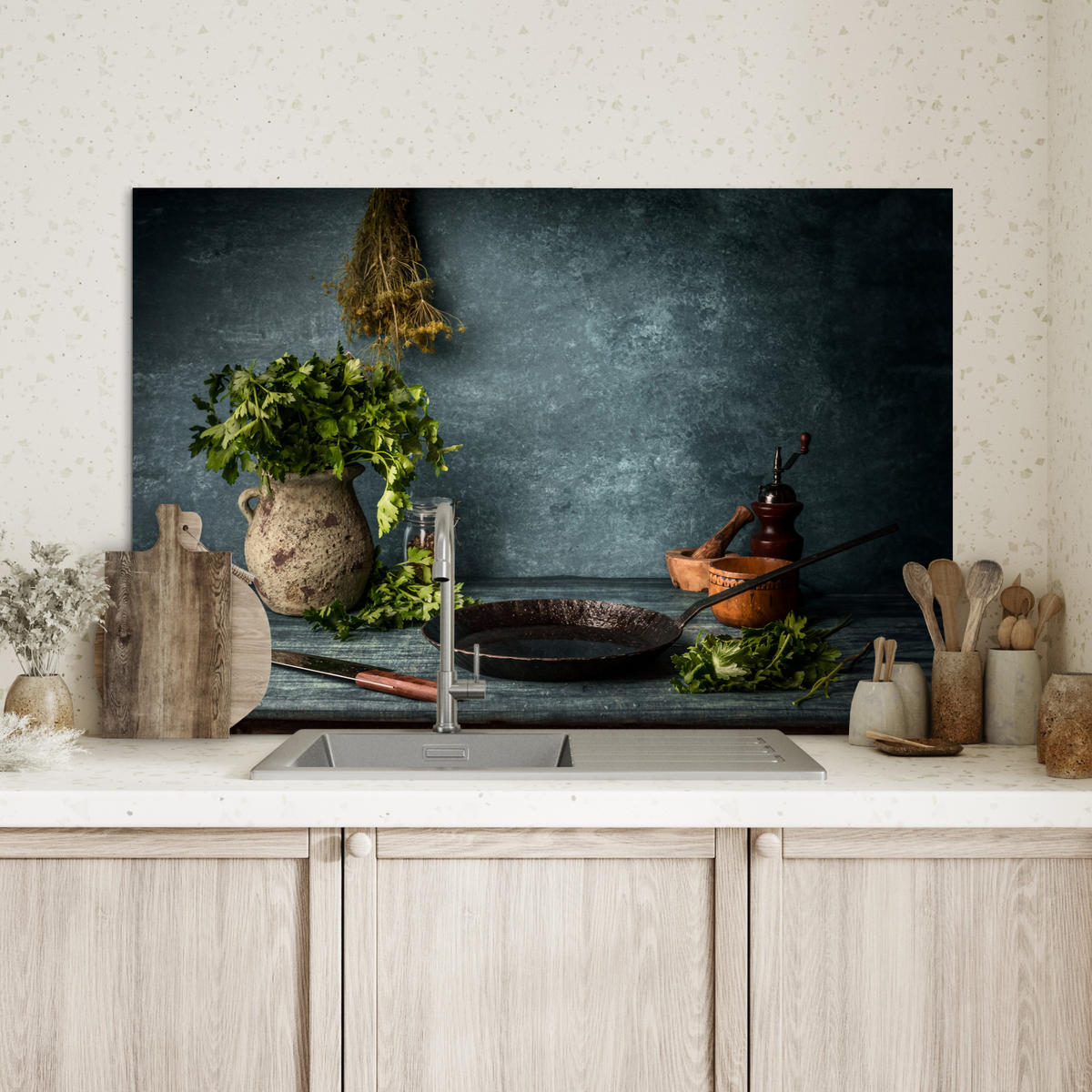 SPRITZSCHUTZ KÜCHE Kräuter - Gewürze - Pfanne - Messer - Grau - Rustikal 80x55 cm - Petrol, Metall (80/0.3/55cm) - MuchoWow