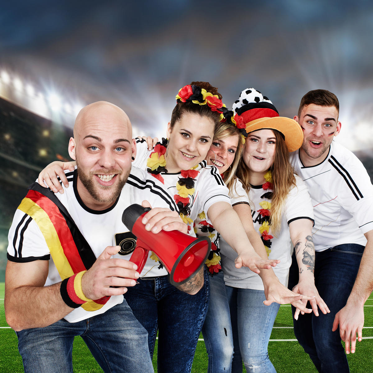 MEGAFÓN - červená, plast (13.5/21/22cm) - Relaxdays