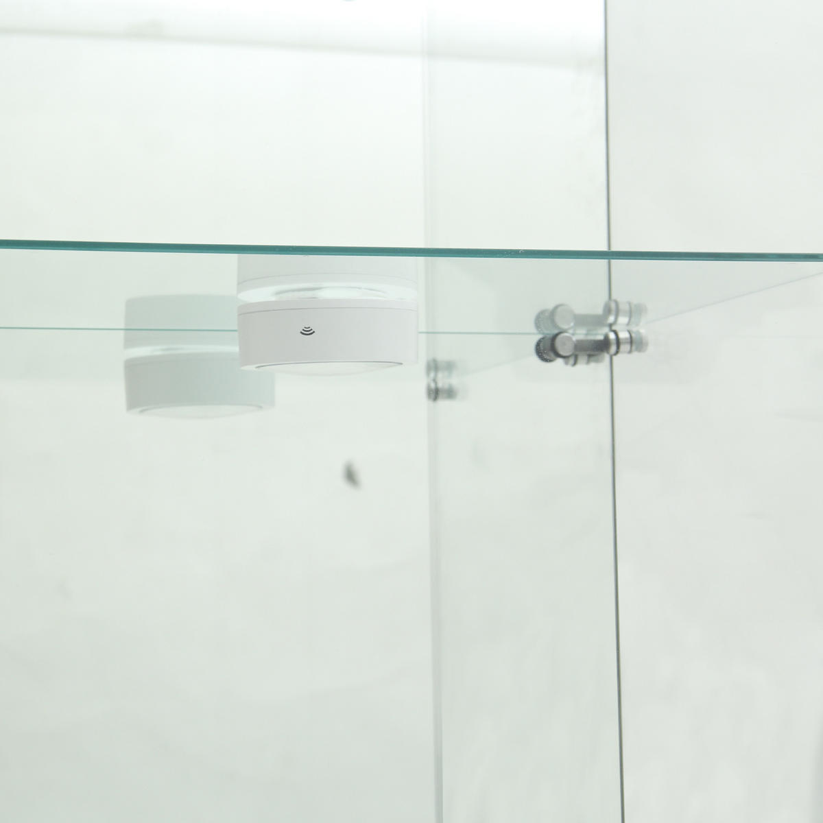 GLASVITRINE Stehend 4-Lagen Mit LED, Schloss & 1 Tür Weiß - Weiß, Holz (36.5/164/42.5cm)