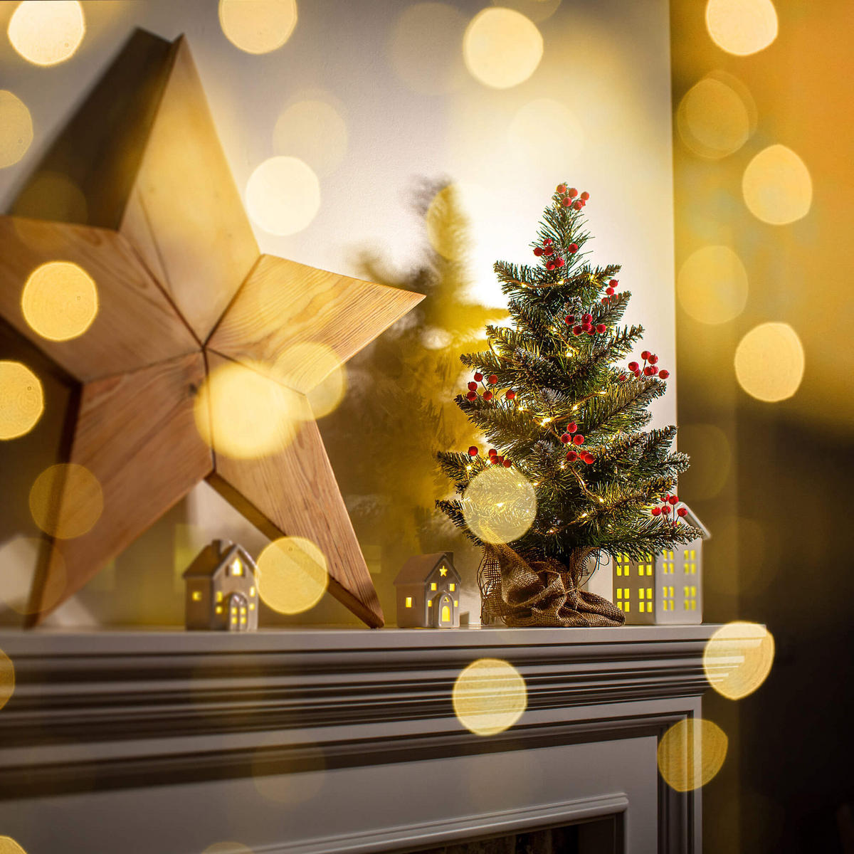 KADAX Künstlicher Weihnachtsbaum klein, 50 cm, schneebedeckte Kiefer, Jute - Grün, Kunststoff (55cm) - KADAX