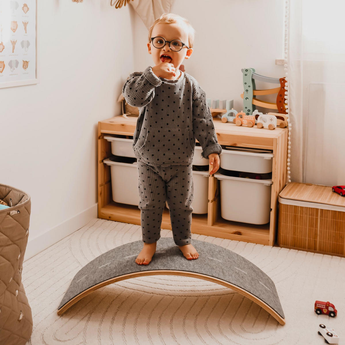 BALANCIERBRETT mit Filz für Kinder 80x30cm, Natur Balance Board, Autobahn Grau - Grau, Holz (30/18/80cm) - MeowBaby