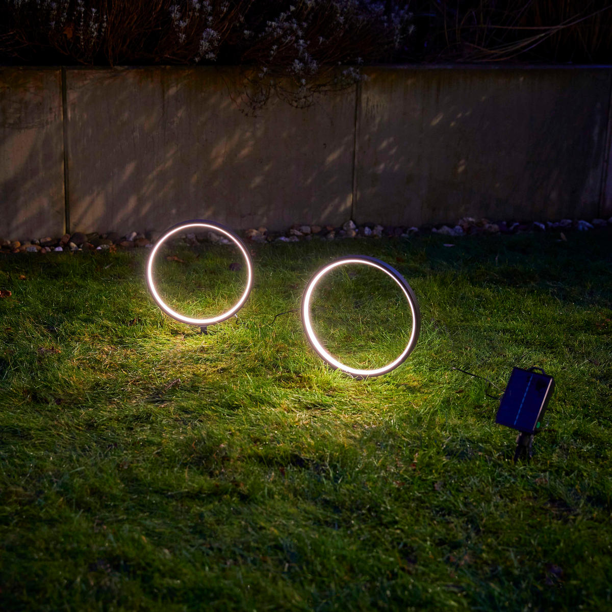 SOLAR-LED-GARTENSTECKER - warmweiß mit Dämmerungssensor und wetterfestem Design für stimmungsvolle Außenbeleuchtung - Weiß, Kunststoff (1.7/25.5/41cm) - Northpoint