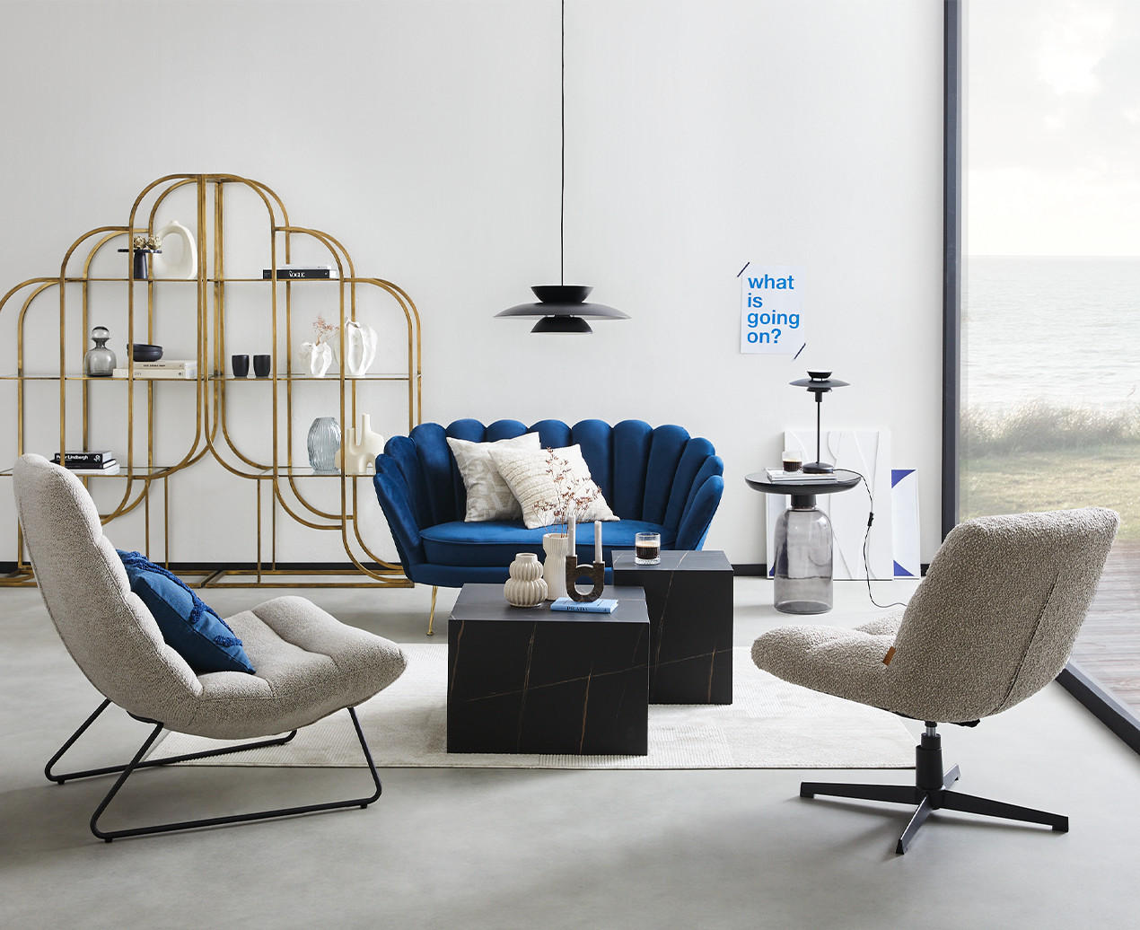 Sessel in beige und in blau