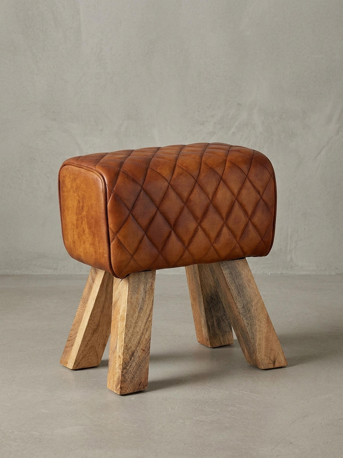 SITZHOCKER – Echtleder, Rautenmuster, robust - Braun, Mangoholz/Leder (40/48/27cm) - KADIMA DESIGN