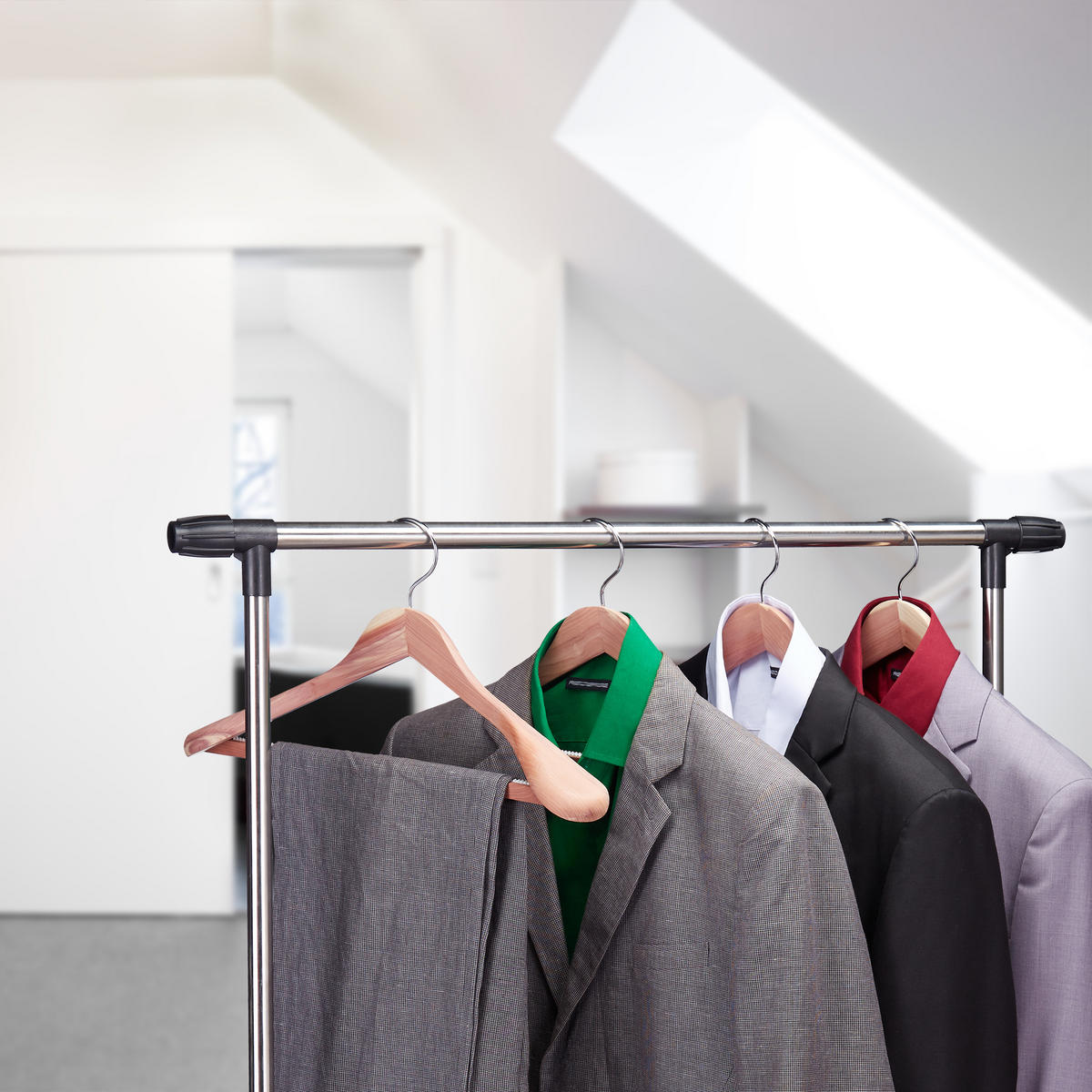 5XVEŠIAK na odevy - hnedá, kov/drevo (45/23/6cm) - Relaxdays