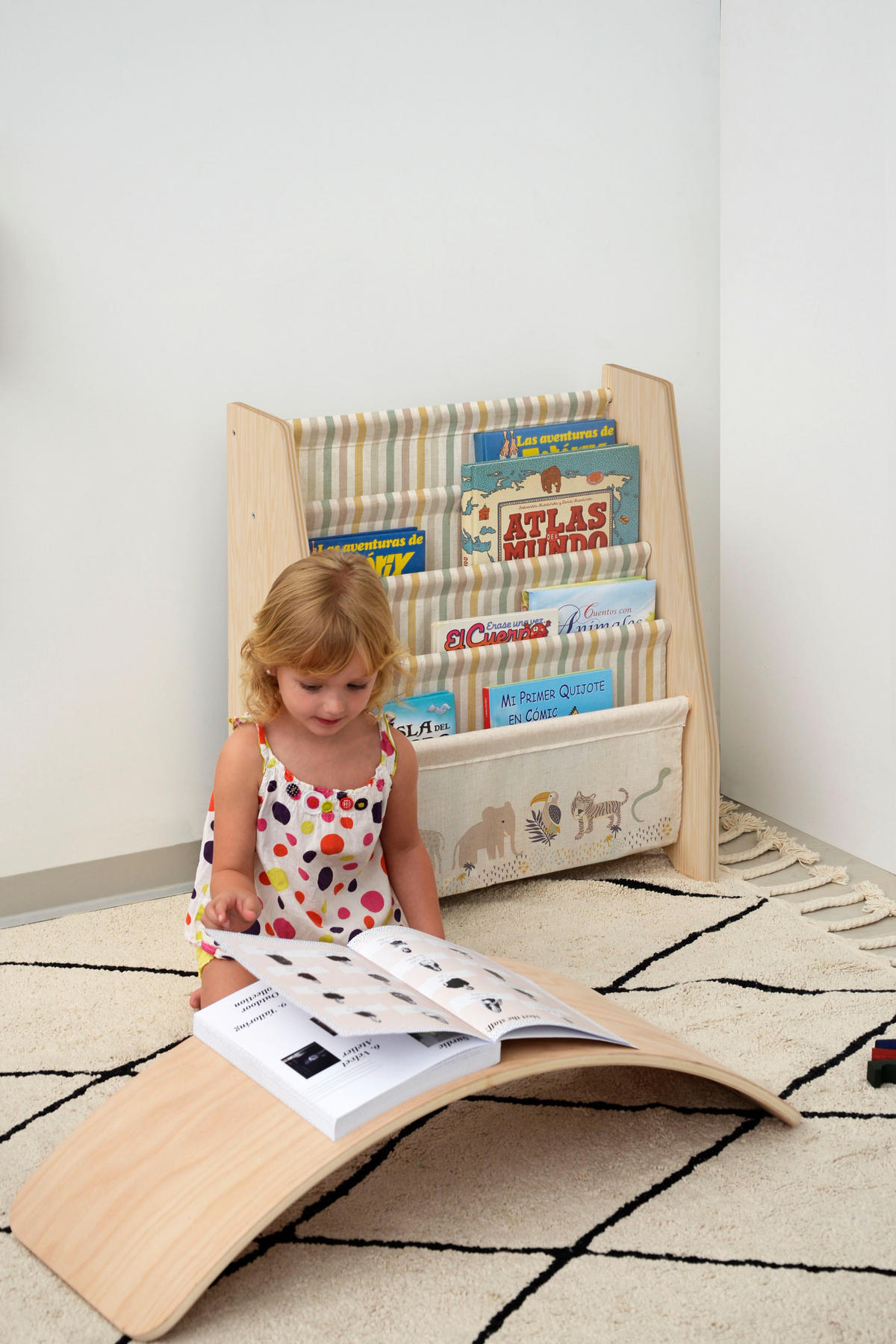 BÜCHERREGAL aus Kiefer-Sperrholz, afrikanisches Textil, Montessori-Stil. - Beige/Multicolor, Holz (31/71/61cm) - RNT By Really Nice Things