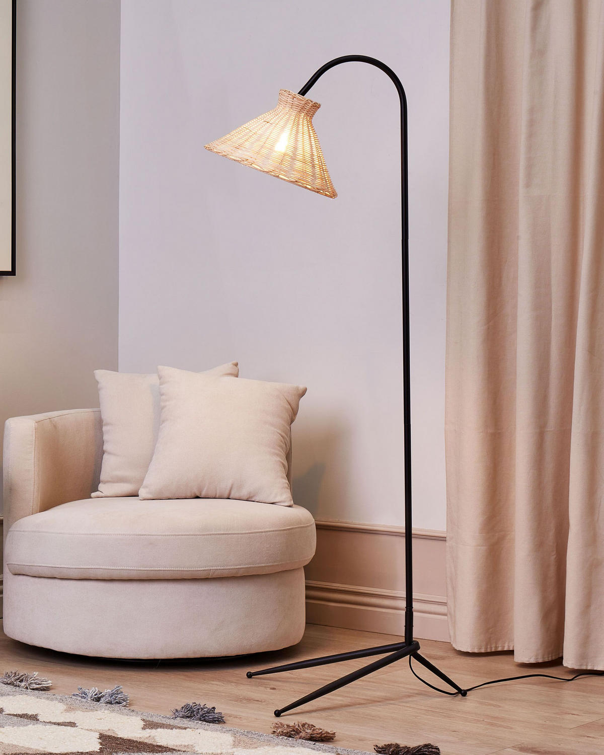 STEHLAMPE Naturfarben/Schwarz Kerian - Schwarz/Naturfarben, Naturmaterialien (63/46/148cm) - Beliani