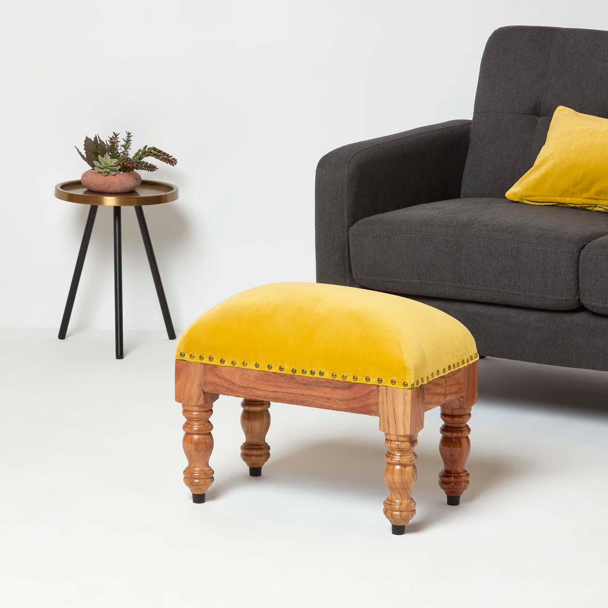 SAMT-HOCKER Mable, senfgelb mit Holzbeinen, 50/30/40 cm - Currygelb, Textil (30/40/50cm) - Homescapes