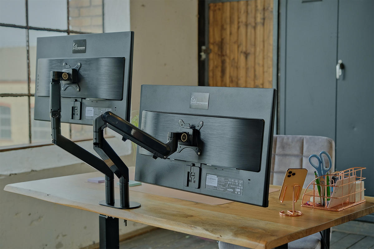 SCHREIBTISCH MIT MONITORHALTERUNG LORA elektrisch höhenverstellbar Holz Akazie - Schwarz/Naturfarben, Holz (180/90/72cm) - KAWOLA