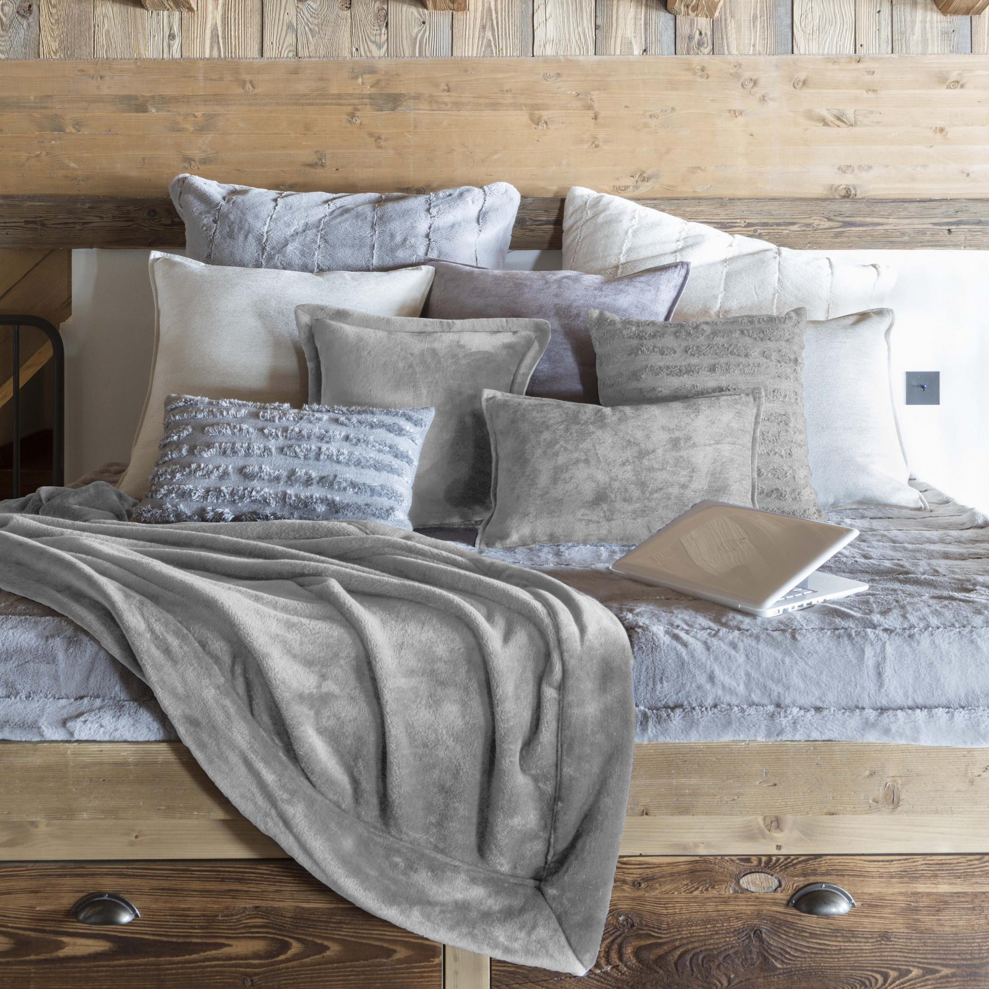 PLAID Tender perlweiß 150 x 200 cm - Hellgrau, Textil (150/200cm) - Vivaraise