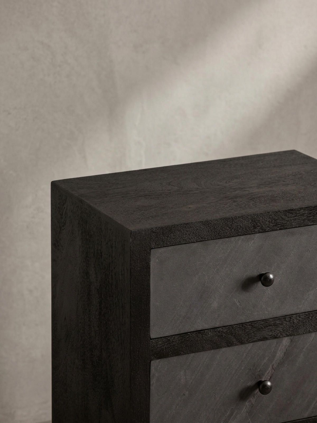 NACHTTISCH Massivholz Steinoptik 3 Schubladen Metallgestell, Schwarz 40x30x60 cm - Schwarz, Holz/Metall (40/60/30cm) - KADIMA DESIGN