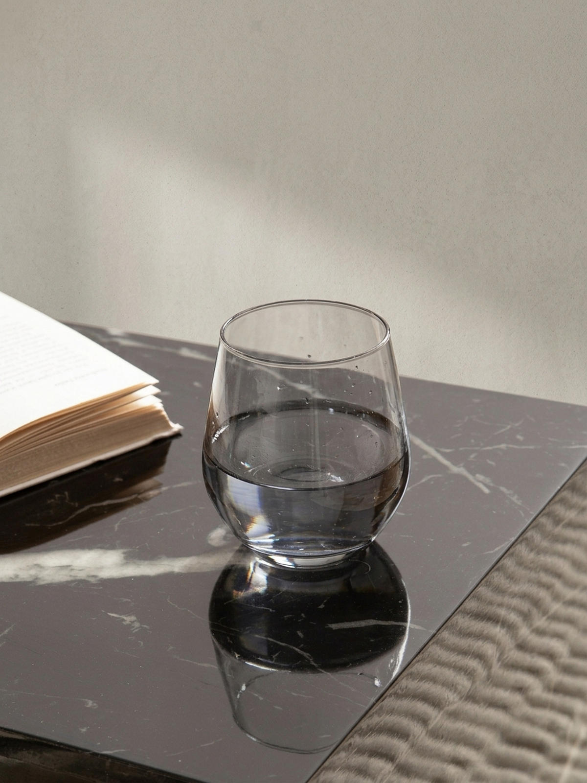 COUCHTISCH MONOBLOC in Hochglanz mit Marmor-Optik, Würfelform, Schwarz 40x40x45 cm - Schwarz, Holzwerkstoff (40/40/45cm) - KADIMA DESIGN