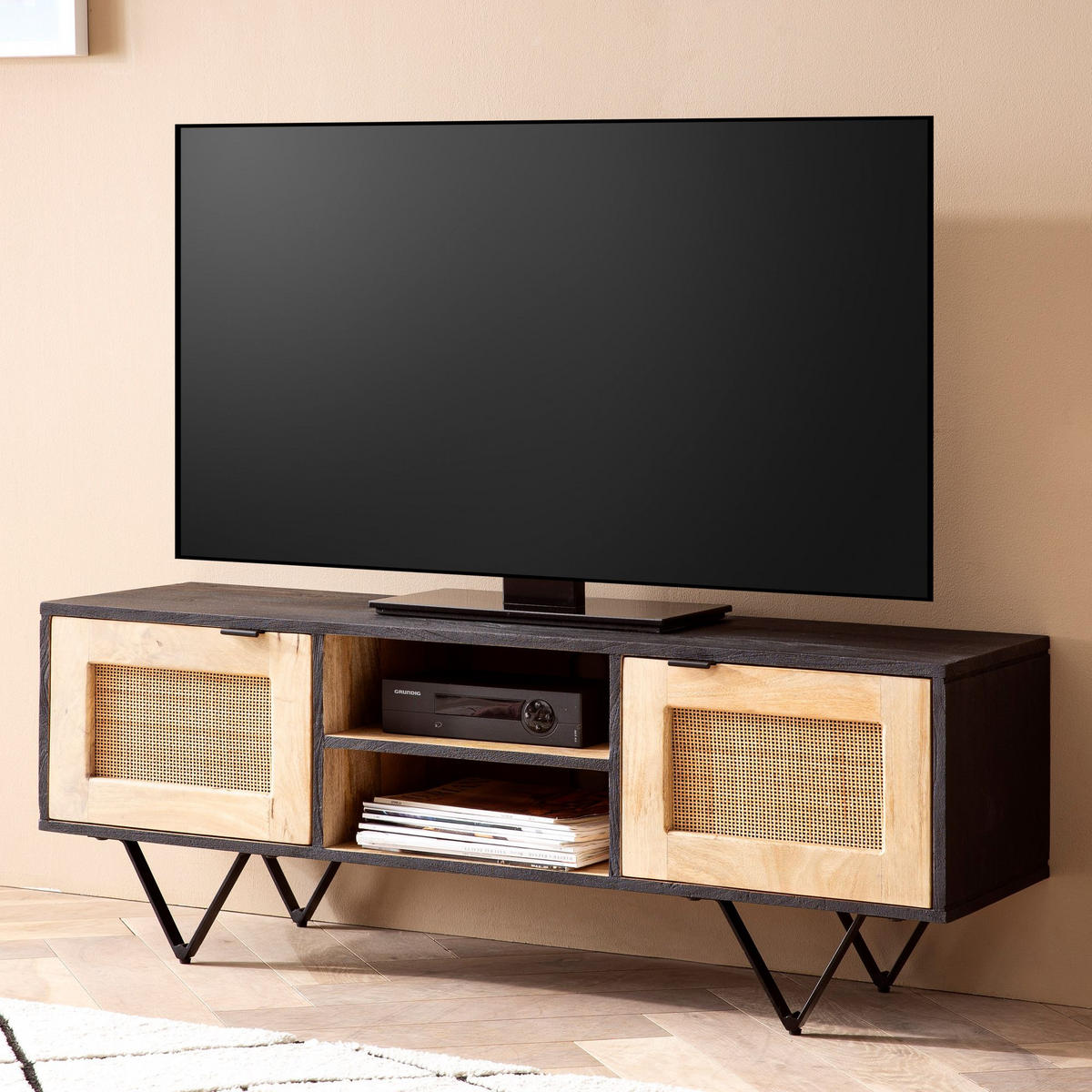 LOWBOARD Mango Massivholz Rattan Modern Stil 120x44x35 cm mit zwei Türen und Kabeldurchlass - Schwarz, Holz/Metall (120/44/35cm) - KADIMA DESIGN
