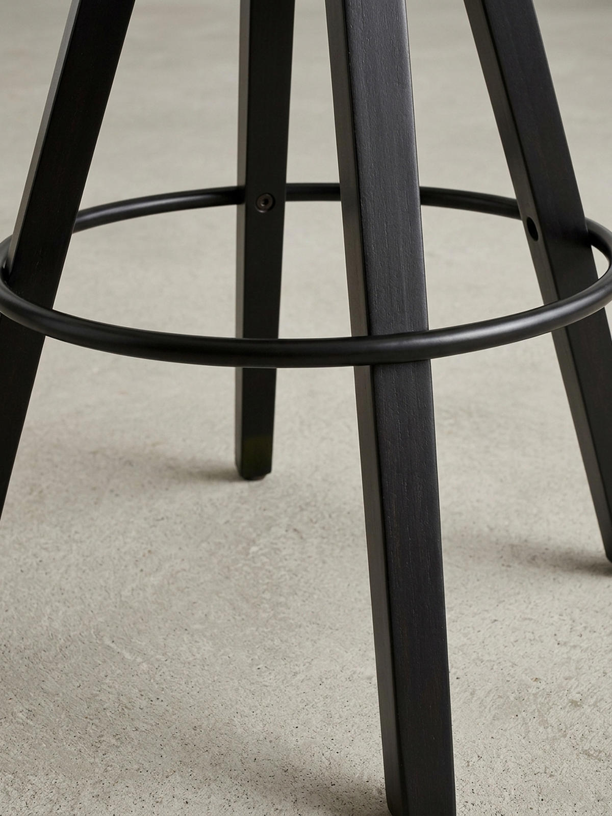 BARHOCKER – Skandinavisch, Kunstleder, Rückenlehne, X-Beine mit Metallring - Schwarz, Holz/Kunststoff (49/113/53cm) - KADIMA DESIGN