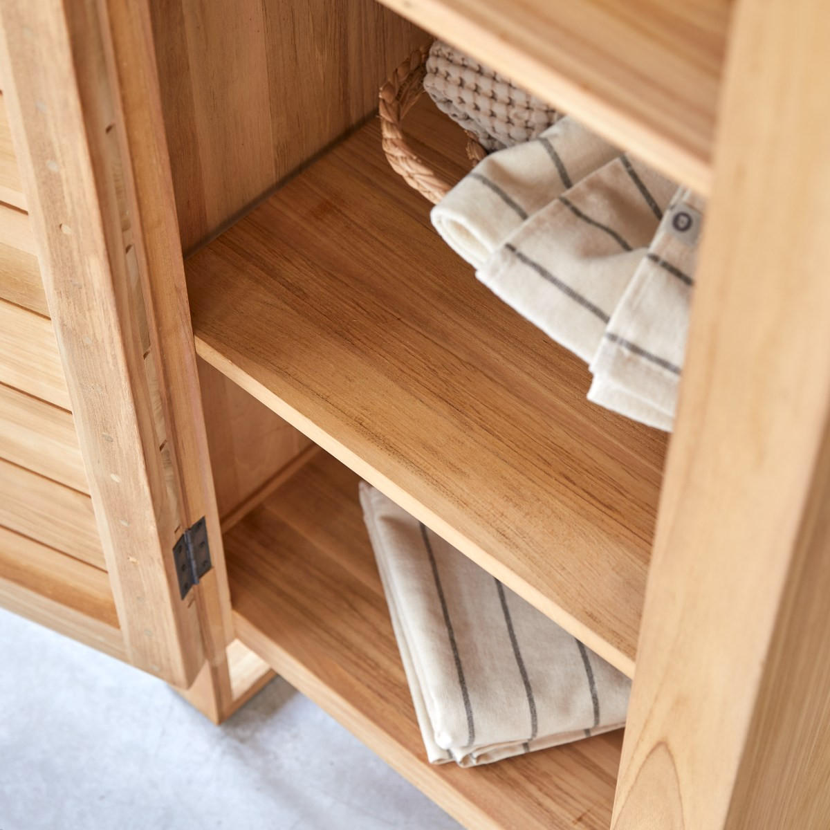 HOCHSCHRANK Minimalys Natur aus Teak - Naturfarben, Holz (50/180/55cm) - Tikamoon