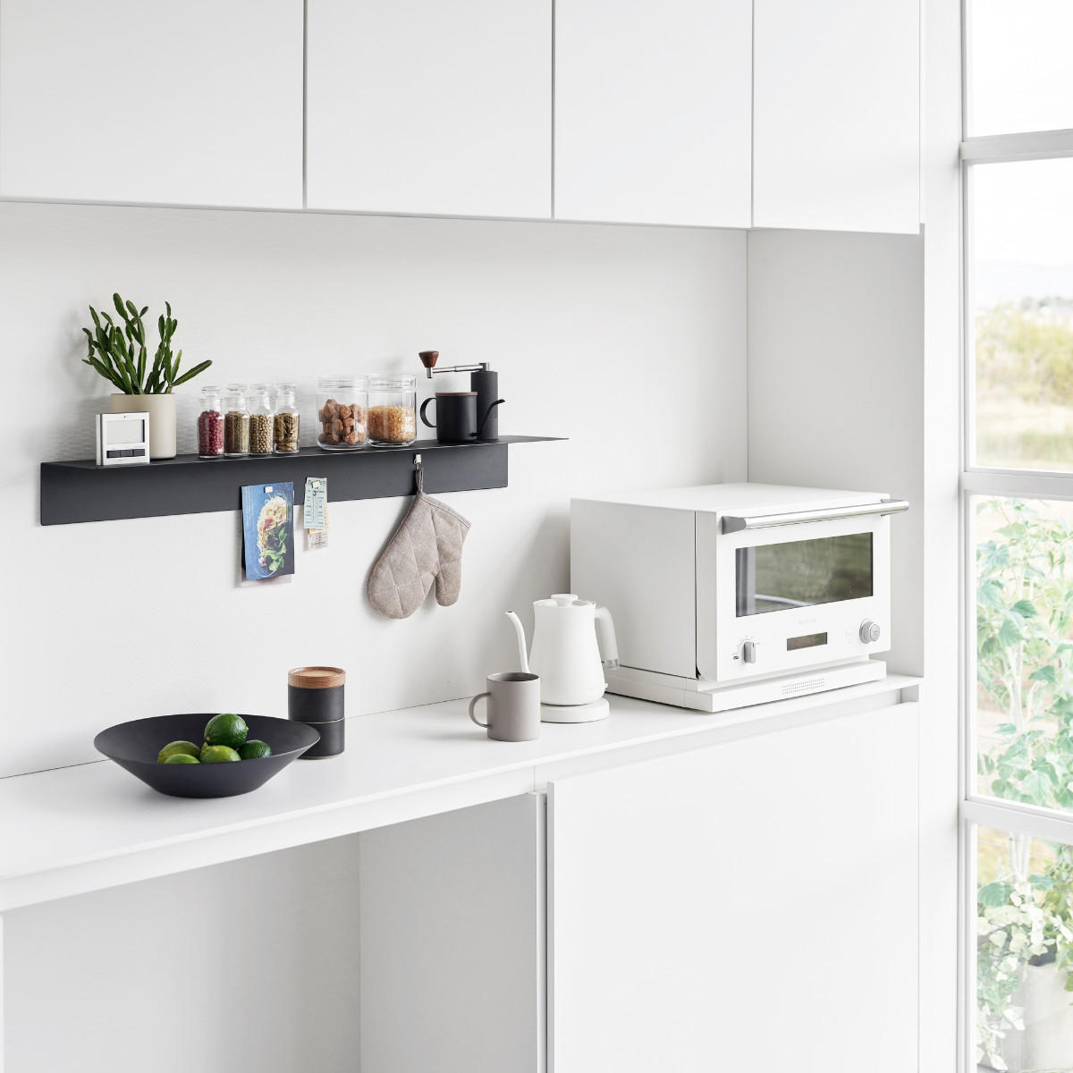 WANDREGAL Tower weiß 90/9/15 cm schmal - Schwarz, Metall (90/9/15cm) - Yamazaki