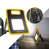LED-ARBEITSSTRAHLER - 30W mit 2800 Lumen, verstellbarem Standgestell und rückseitiger Steckdose, 3m Netzkabel - Schwarz, Metall (8.3/24/33cm) - Northpoint