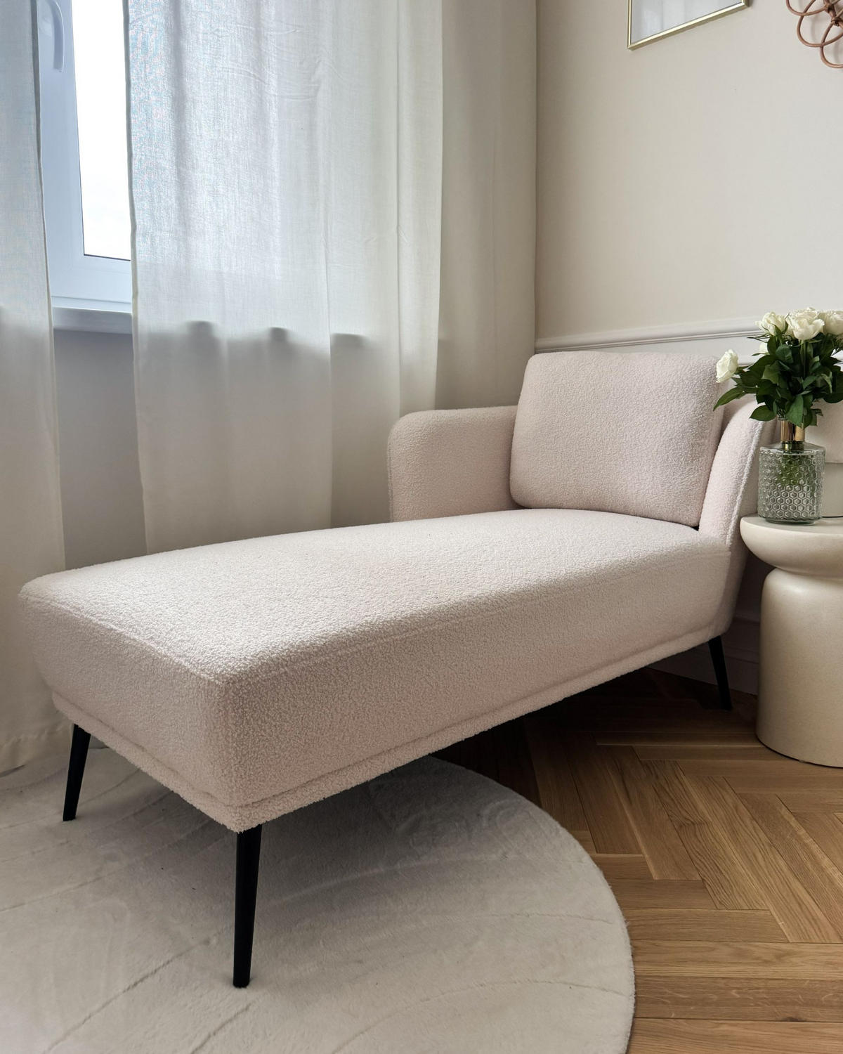 ČALOUNĚNÉ LEHÁTKO CHAISE LONGUE PRAVOSTRANNÉ Bouclé Krémově bílé Artheze - bílá/černá, textil (148/70/64cm) - Beliani