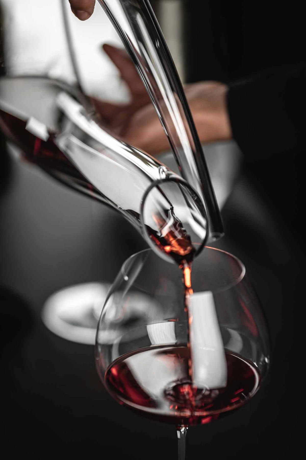 DEKANTIERENTE AUF EDELSTAHLSOCKEL No Drop Effekt edelstahl 750 ml - Silberfarben, Glas (0.75L) - Eisch
