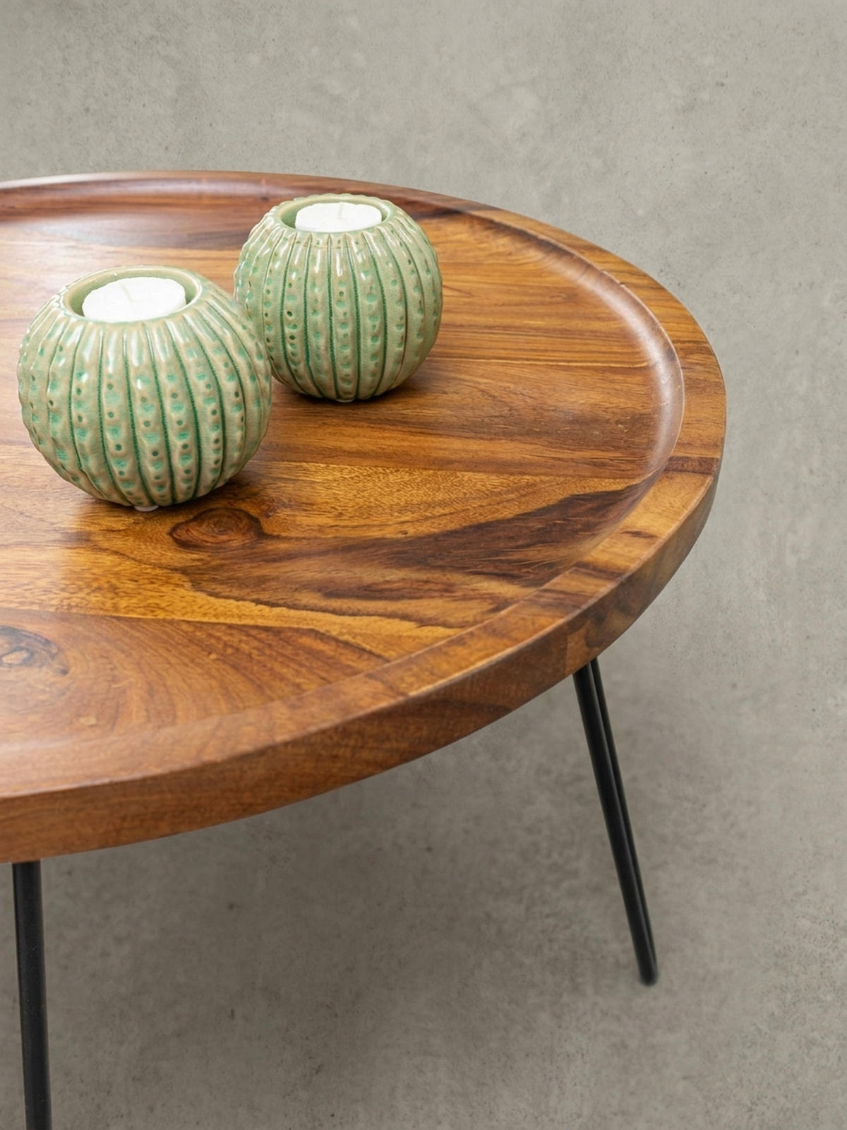 COUCHTISCH aus Sheeshamholz mit Haarnadelbeinen, modernem Design und großer Ablagefläche - Schwarz/Braun, Holz/Metall (60/60/45cm) - KADIMA DESIGN