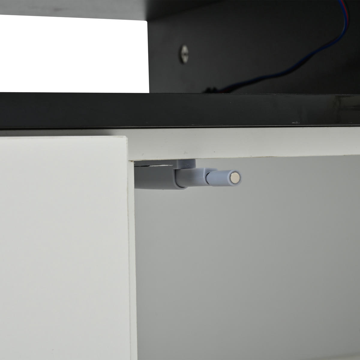 SIDEBOARD in Weiß und Schwarz Wohnzimmerschrank mit 2 L-förmigen Türen und LED für Wohnzimmer, B140/T40/H68cm - Weiß, Holzwerkstoff (140/68/40cm) - STILVORA