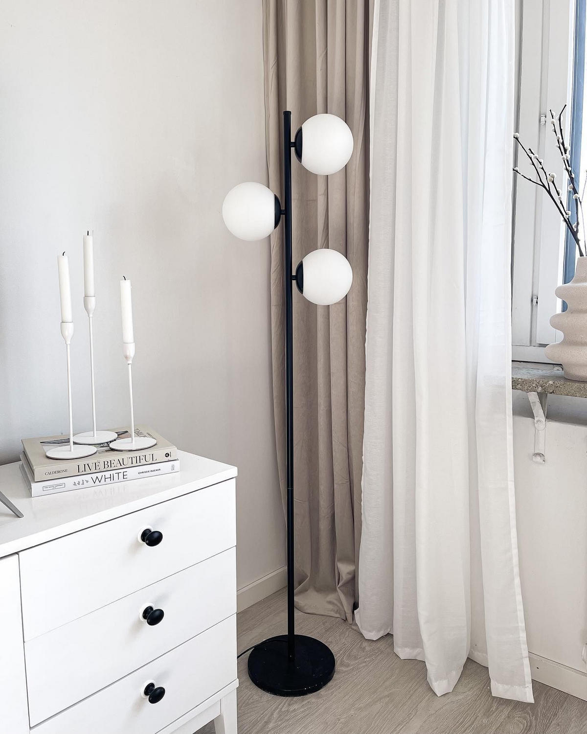 LAMPĂ DE PODEA neagră 153 cm Wadi - negru, metal (35/35/153cm) - Beliani