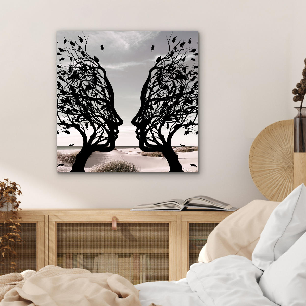 KOVOVÝ OBRAZ Pláž - more - ľudia - strom - moderné umenie 50x50 cm - svetlosivá, kov (50/50cm) - MuchoWow