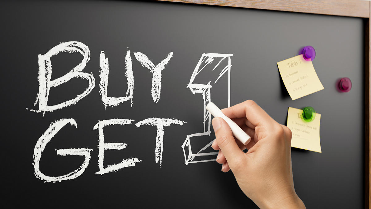 SCHWARZE magnetische Kreidetafel mit Holzrahmen 200x120cm - Braun, Holz (200/120/2cm) - ALLboards