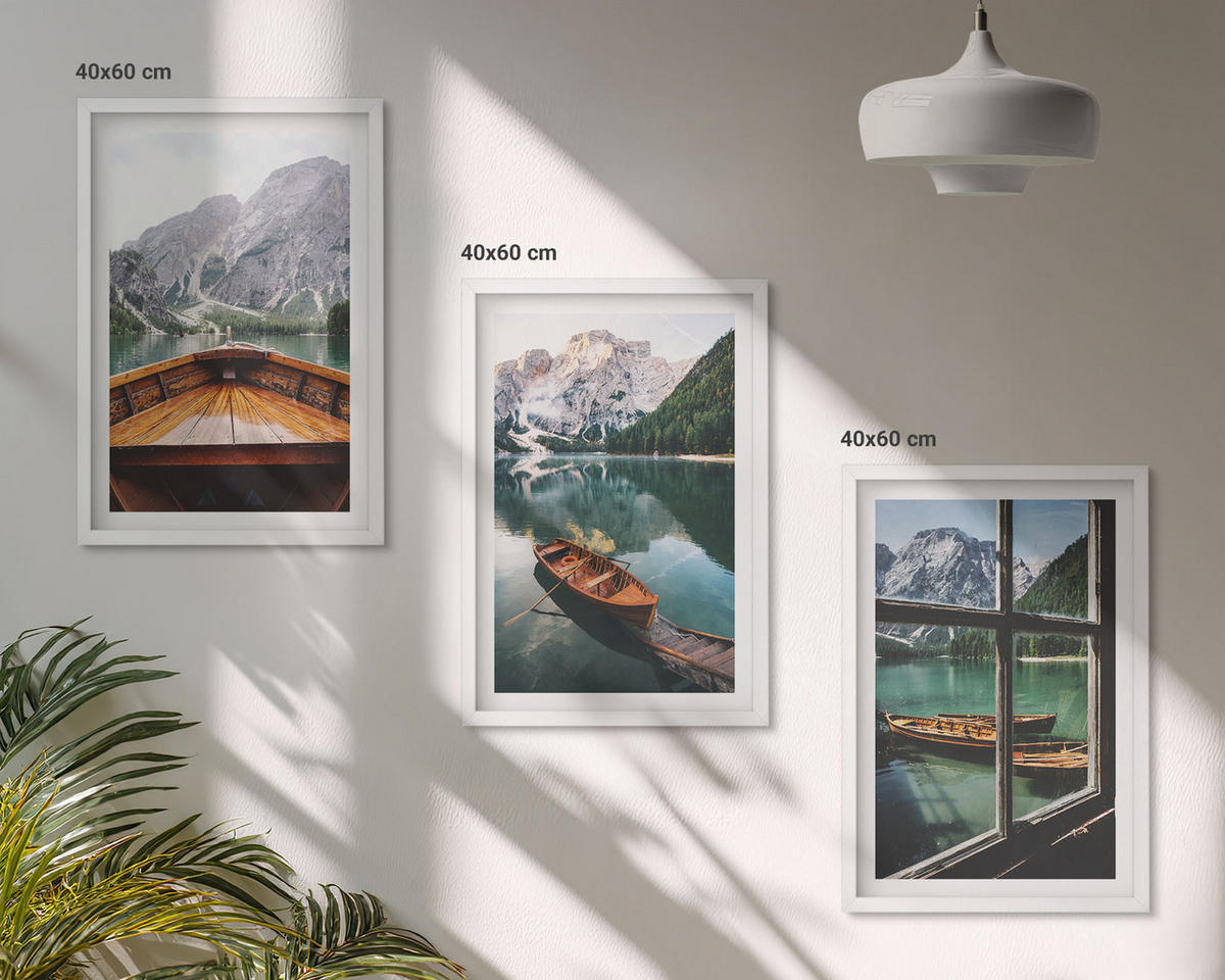 BILDER SET 3er Set - 40x60 cm Weißer Rahmen - Fenster für Boote auf dem Bergsee - Weiß, Kunststoff (40/60cm) - TULUP