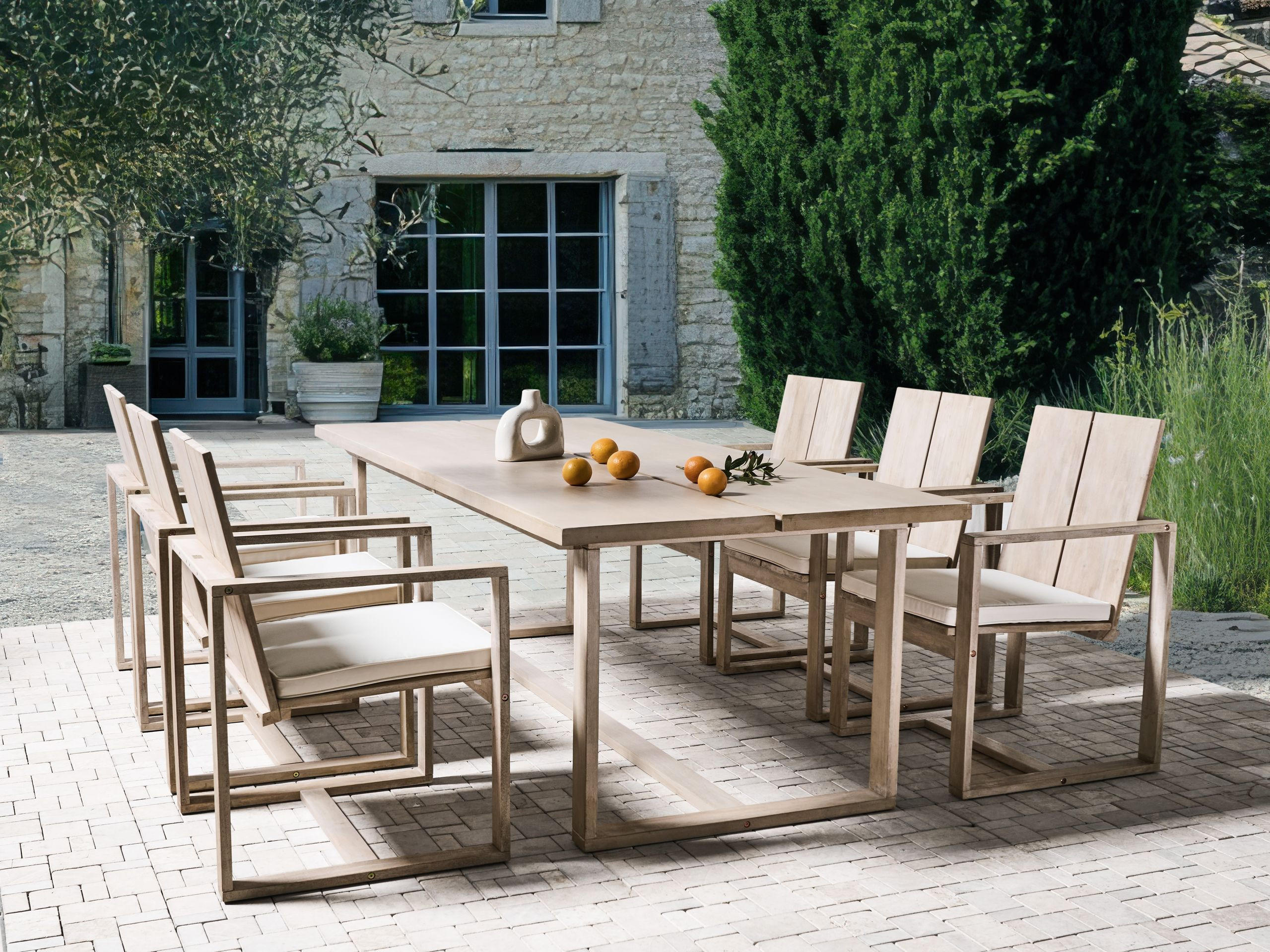 GARTENTISCH Heller Holzfarbton Azzanello - Hellbraun, Holz (100/230/75cm) - Beliani