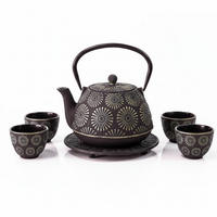 GUSSEISENKANNE Koga 1200 ml mit Tassen und Untersetzer - Schwarz/Weiß, Metall (1.2L) - AROMELIO