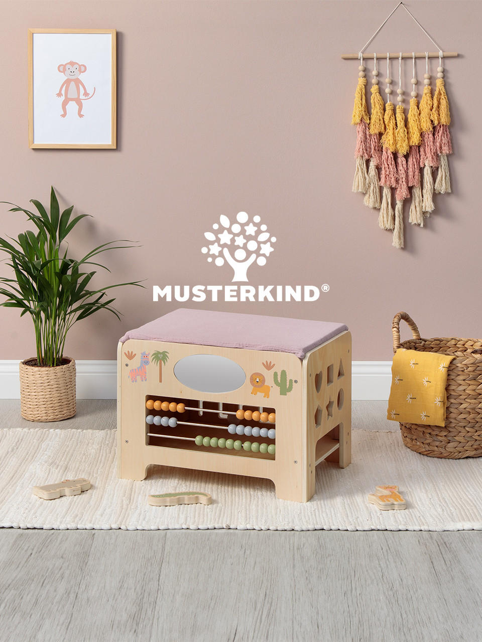 Musterkind, Kindermöbel, Wanddeko, Teppich, Pflanze