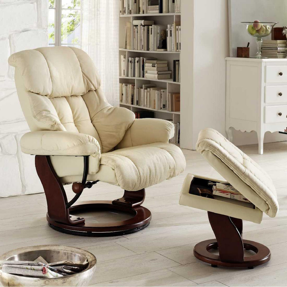 RELAXSESSEL mit Hocker - Echtleder / Kunstleder - Creme/Braun, Leder/Birkenholz (90/104/91cm) - home24