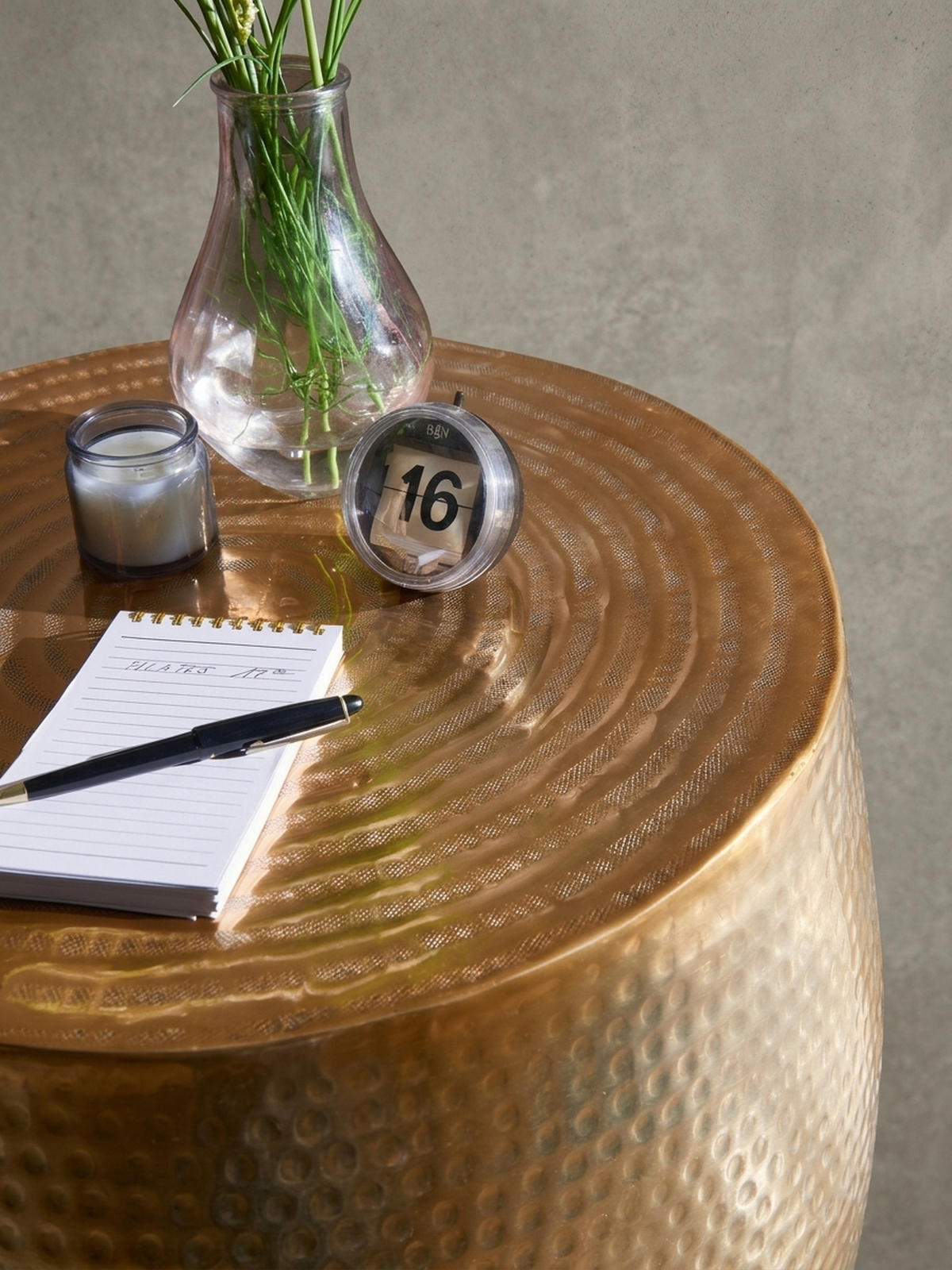 COUCHTISCH orientalisch Aluminium Hammerschlagstruktur mit praktischer Ablage, Gold 60x60x36 cm - Goldfarben, Metall (60/60/36cm) - KADIMA DESIGN