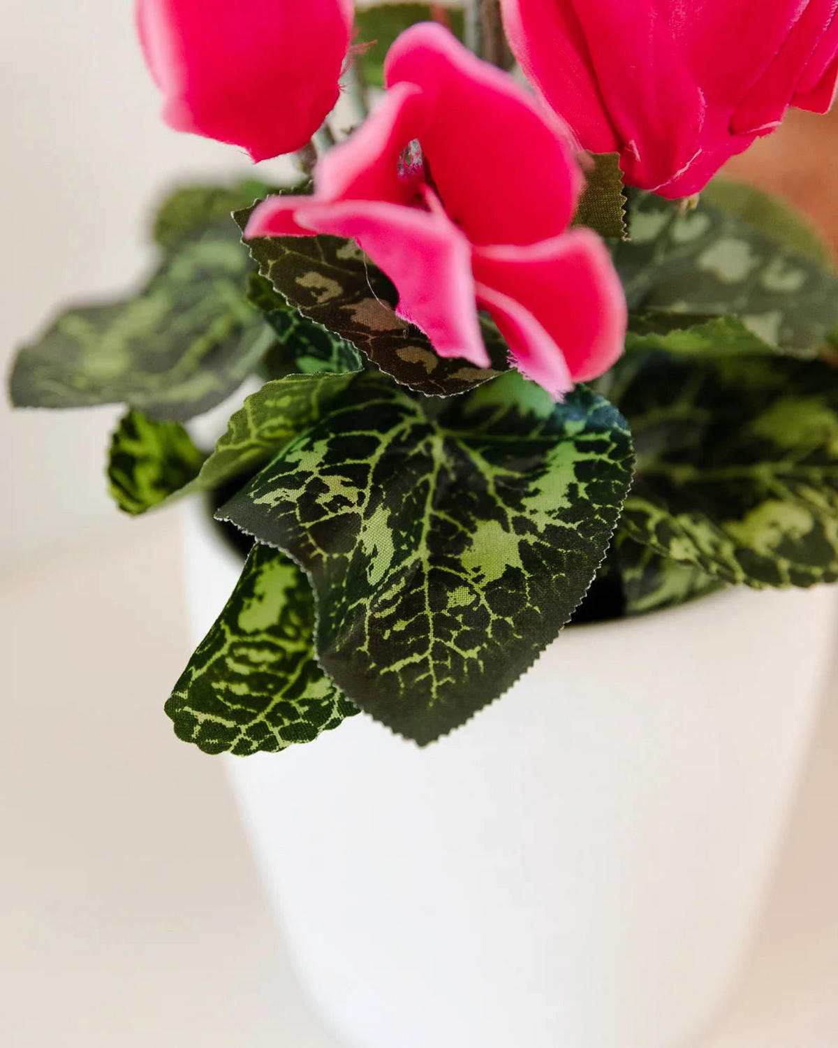 KUNSTBLUME Künstliches Alpenveilchen - Magdalena 25 cm - Grün, Kunststoff (25cm) - Emerald